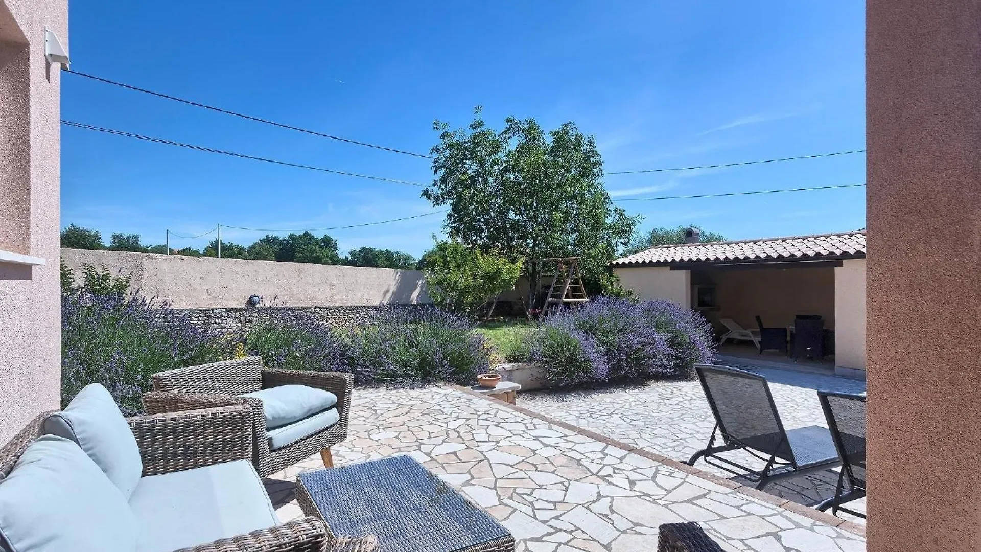 Ferienhaus Mit Privatpool Fuer 8 Personen Ca 157 Qm In Peruski, Istrien Bucht Von Rasa 0*, Peruski Croatia
